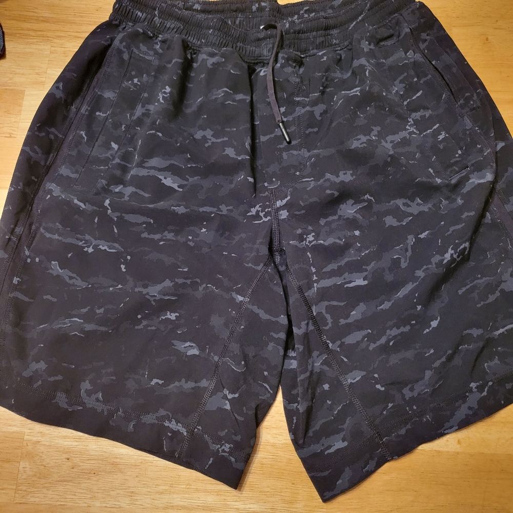 Lululemon mens pace breaker shorts